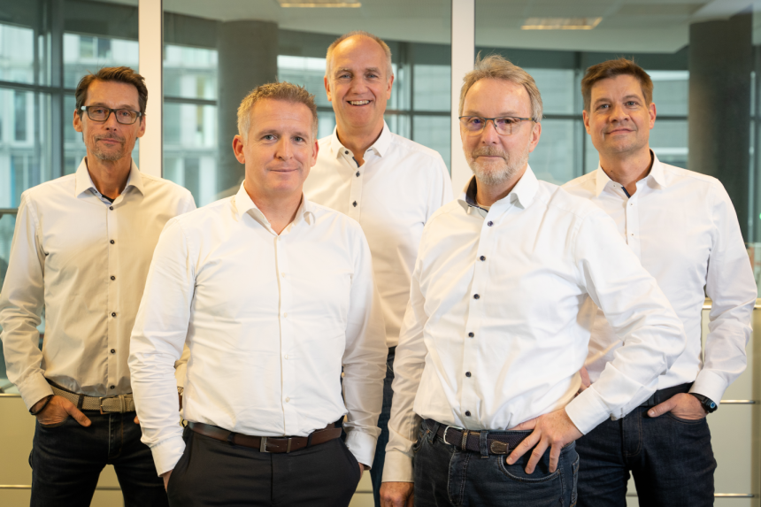 Gruppenfoto des Vertriebsteams, Mitarbeiter von links nach rechts v.l.n.r.: Jens Wullschläger, Uwe Lemmnitz, Dr. Günter Sommer, Michael Matuschek & Henning Zutter