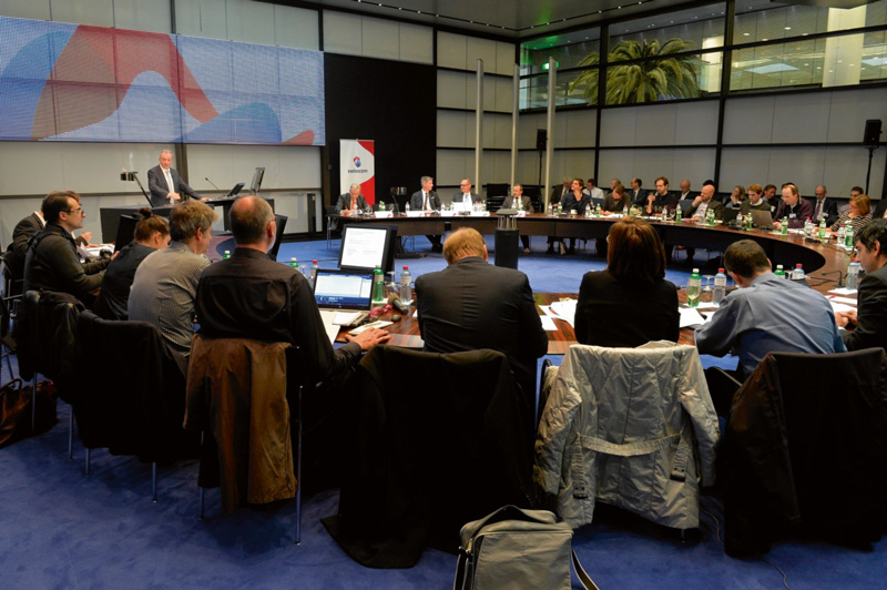 Konferenz der Swisscom AG an einem runden Tisch